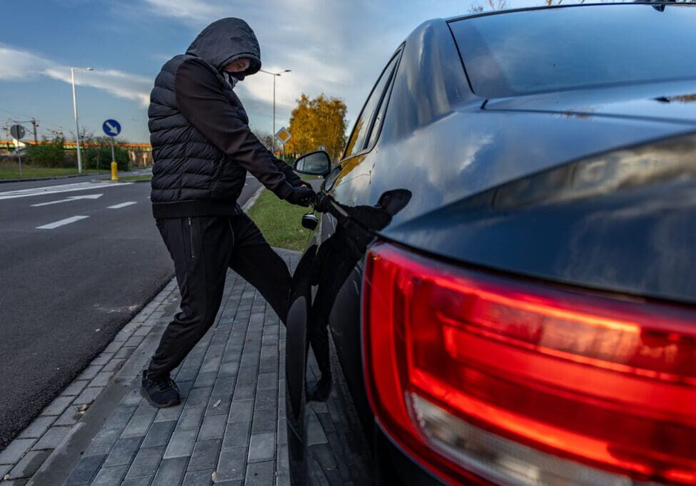 Attempted to steal a car using a suitcase in the city center - a thief in a hood with a mask on his face